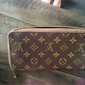 Louis Vuitton Zippy Wallet - Brown